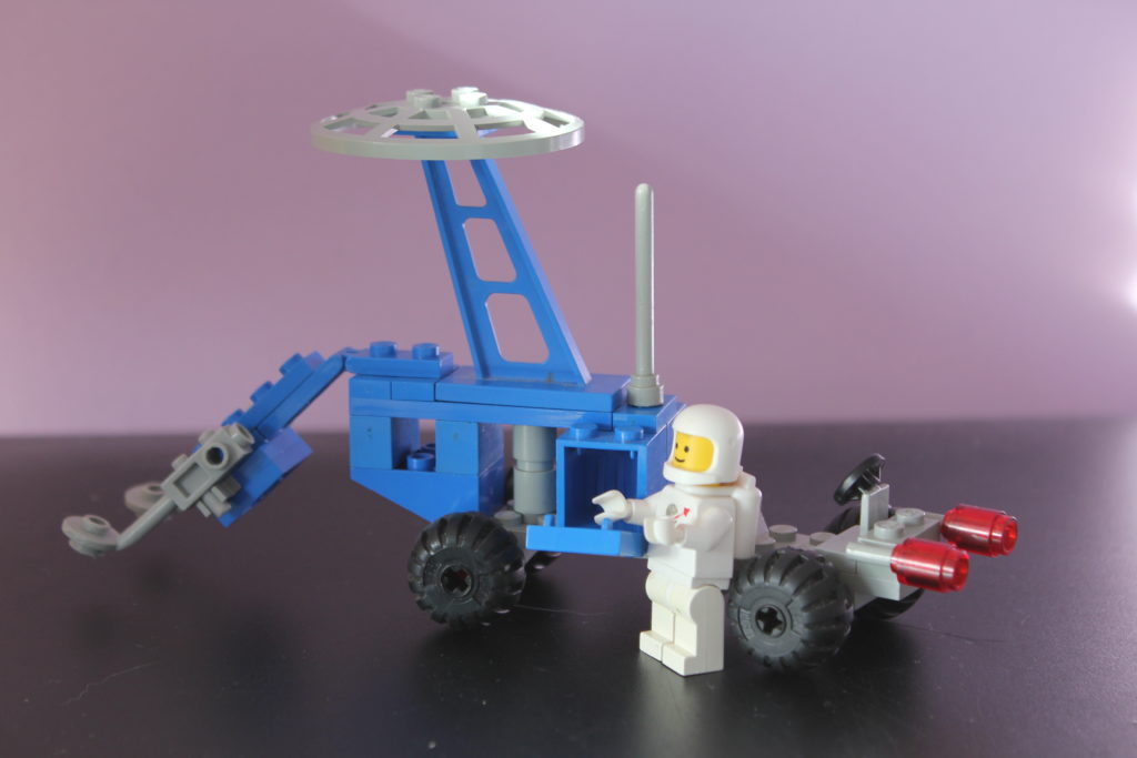 Seismobil mit Radarantenne, Bodenfühlern und Forscher